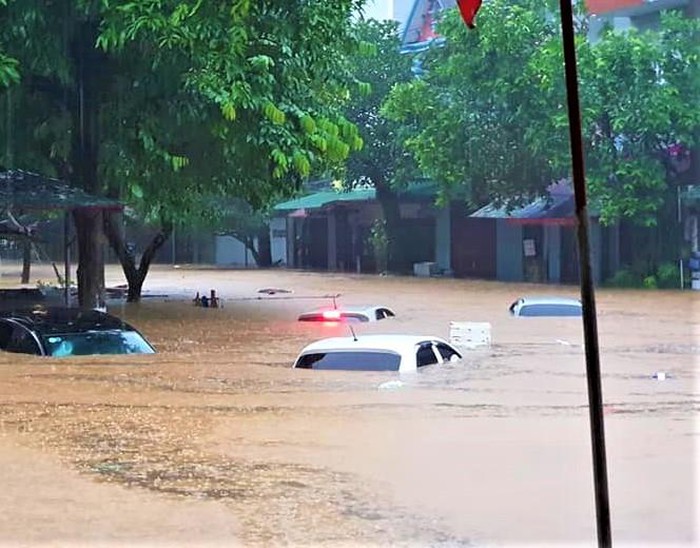 Ô tô ngập nước như lũ lụt ở Hà Giang sẽ bị hỏng nặng tới mức nào?
